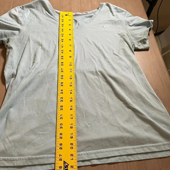Women’s Nike Dri-Fit T-Shirt Large - Picture 4 of 5